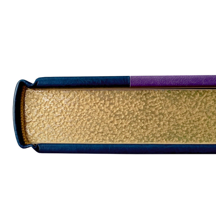 The leather-bound book "Confucius. Aphorisms of wisdom. Lun Yu" lilac