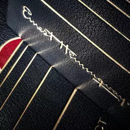 Книга в кожаном переплете "Собрание сочинений" Э. Хемингуэй, в 4-х томах