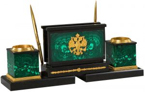 Настольный набор руководителя из малахита и долерита "Канцлер"