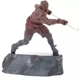 Скульптура из бронзы "Александр Овечкин №8" на мраморной подставке