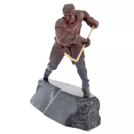 Скульптура из бронзы "Александр Овечкин №8" на мраморной подставке