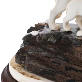 Скульптура из зуба мамонта, рога лося и красного дерева "Лев и львица на скале"