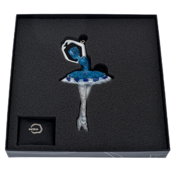 Елочная игрушка из содалита и смолы "Балерина"