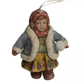 Коллекционная елочная ватная игрушка "Аринушка со снежком" из коллекции "Русский север"