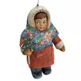 Коллекционная елочная ватная игрушка "Валюшка с елочкой" из коллекции "Русский север"