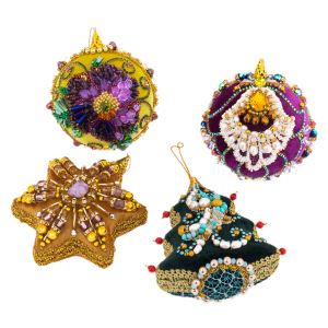 Набор из 4 елочных игрушек в подарочной синей коробке