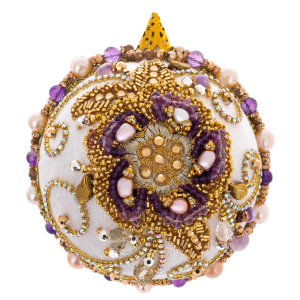 Набор из 4 елочных игрушек в подарочной красной коробке