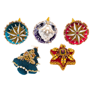 Набор из 5 елочных игрушек в подарочной красной коробке