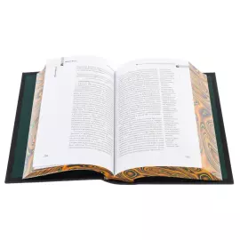 The leather-bound book "33 strategies of war. Robert Green."