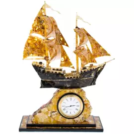 Настольные часы из янтаря "Фрегат"