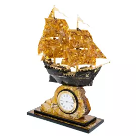 Настольные часы из янтаря "Фрегат"