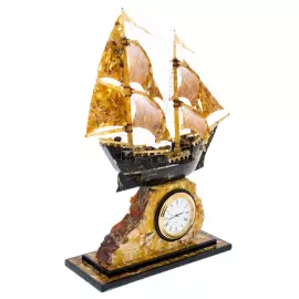 Настольные часы из янтаря "Фрегат"