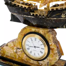 Настольные часы из янтаря "Фрегат"