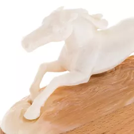 Скульптура из рога лося и бивня мамонта "Лошадь" большая