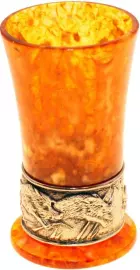 Стопка для водки из янтаря "Охота"