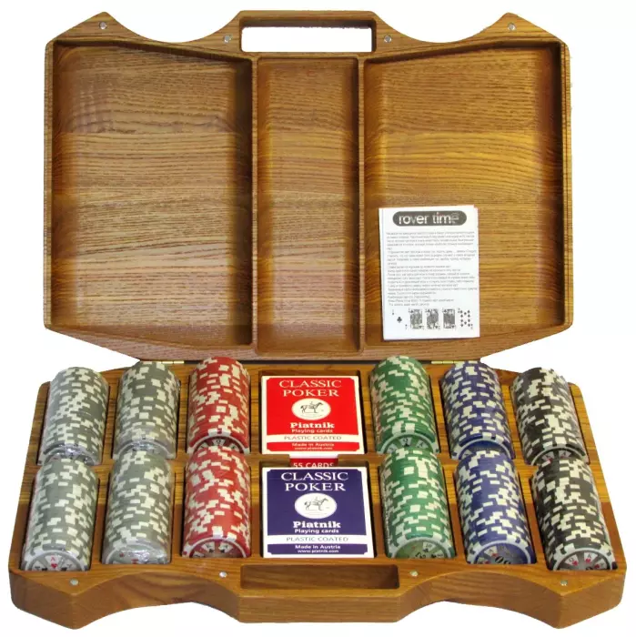 The Arch of the General Staff poker set