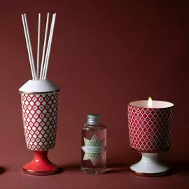 Свеча ароматическая с подсвечником "Скарлетт. Аромат Ваниль-Пачули"