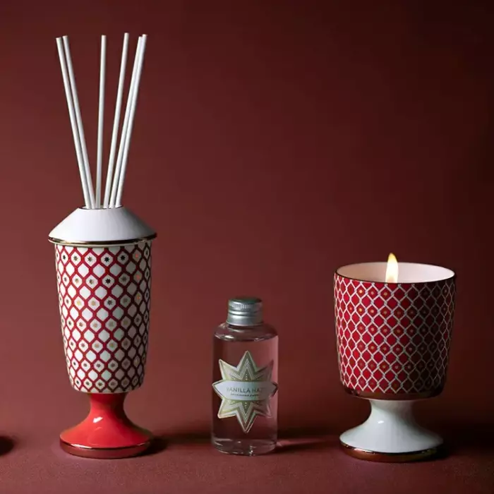 Свеча ароматическая с подсвечником "Скарлетт. Аромат Ваниль-Пачули"