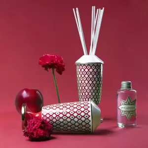 Свеча ароматическая с подсвечником "Скарлетт. Аромат Ваниль-Пачули"