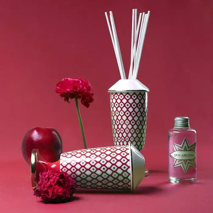 Свеча ароматическая с подсвечником "Скарлетт. Аромат Ваниль-Пачули"