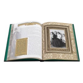 The leather-bound book "The Book of a successful Leader"