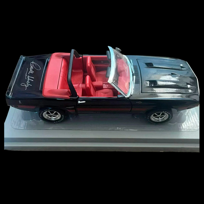 Мини-модель машины Ford Mustang Shelby GT-50 с автографом Кэрролла Шелби