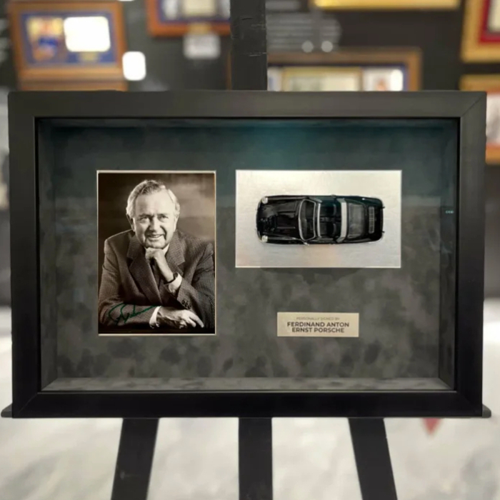Фото с автографом автоконструктора и инженера Фердинанда Порше