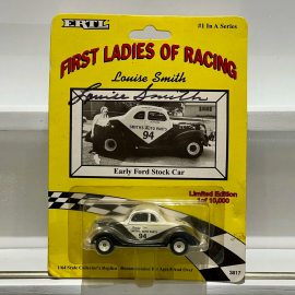 Мини-модель машинки с автографом гонщицы Луизы Смит