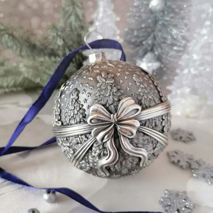 Набор серебряных елочных шаров "Зимние забавы" 4 шт