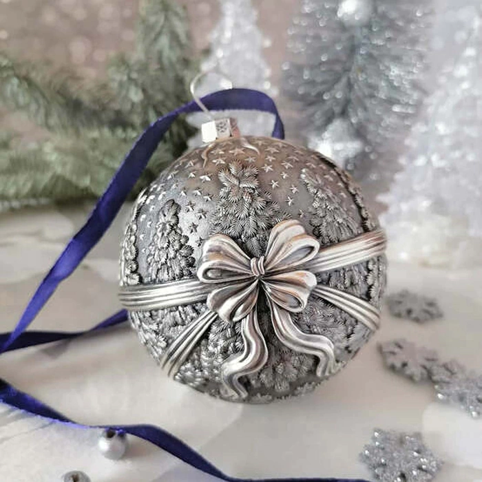 Set of silver Christmas tree balls "Winter fun" 4 pcs