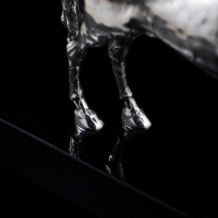 Статуэтка из серебра "Конь. Ахалтекинец"