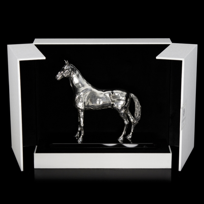 Статуэтка из серебра "Конь. Ахалтекинец"