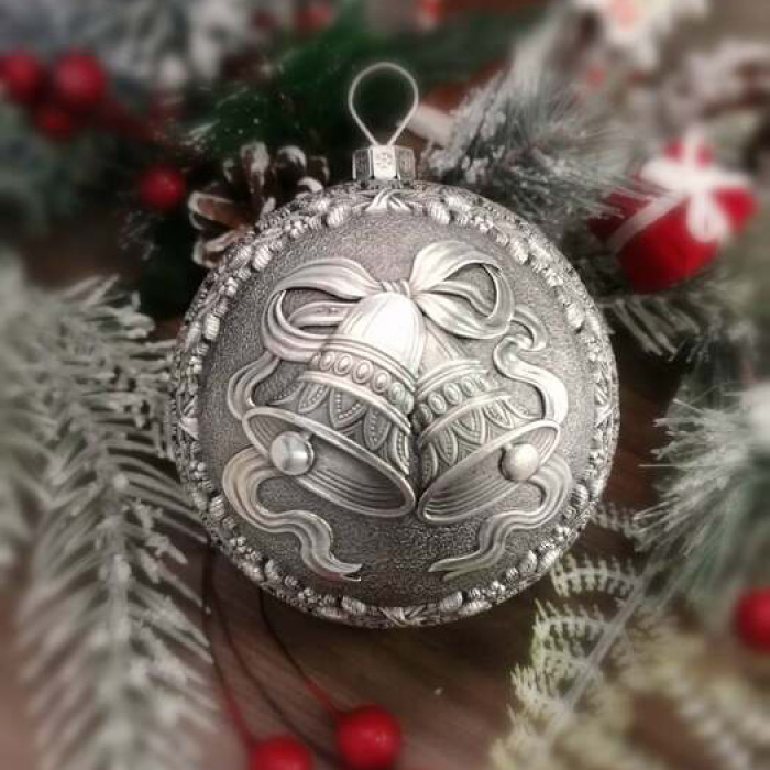 Набор серебряных елочных шаров "Праздничный" 3 шт
