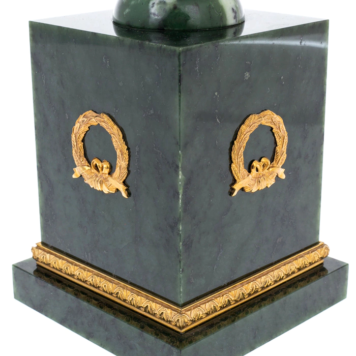 Jade vase "Empire"