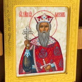 Икона на натуральном перламутре "Святой князь Владимир" в золотой раме и киоте