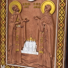 Икона из березы "Февронья и Петр" в киоте