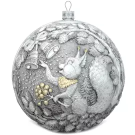 Серебряный елочный шар "Белочка с орешками" с позолотой