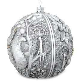 Серебряный елочный шар "Белочка с орешками" с позолотой