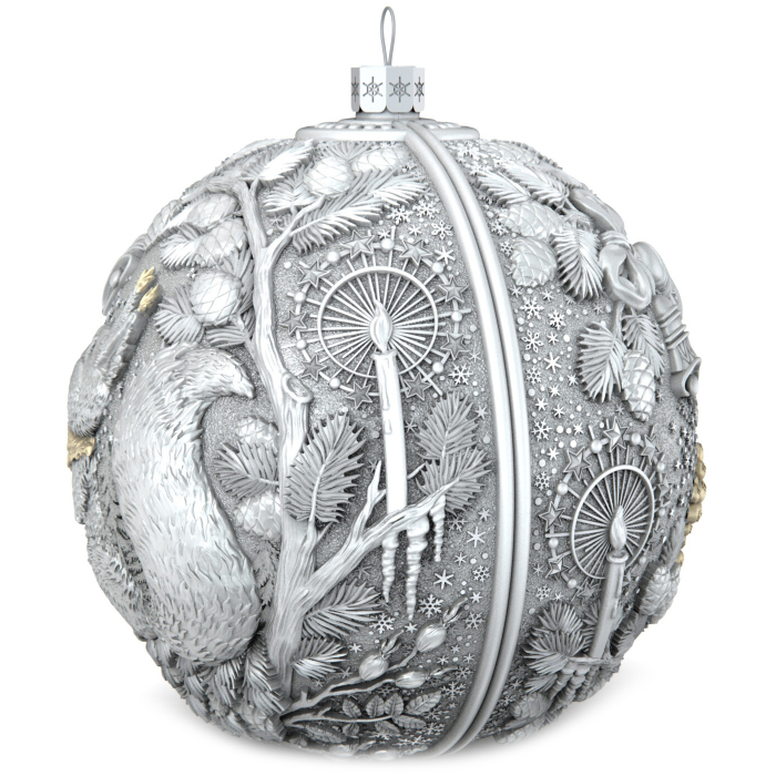 Серебряный елочный шар "Белочка с орешками" с позолотой