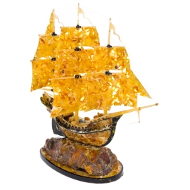 Сувенир из янтаря "Корабль на камне"