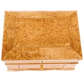 Шкатулка-ларец из карельской березы "Классика"