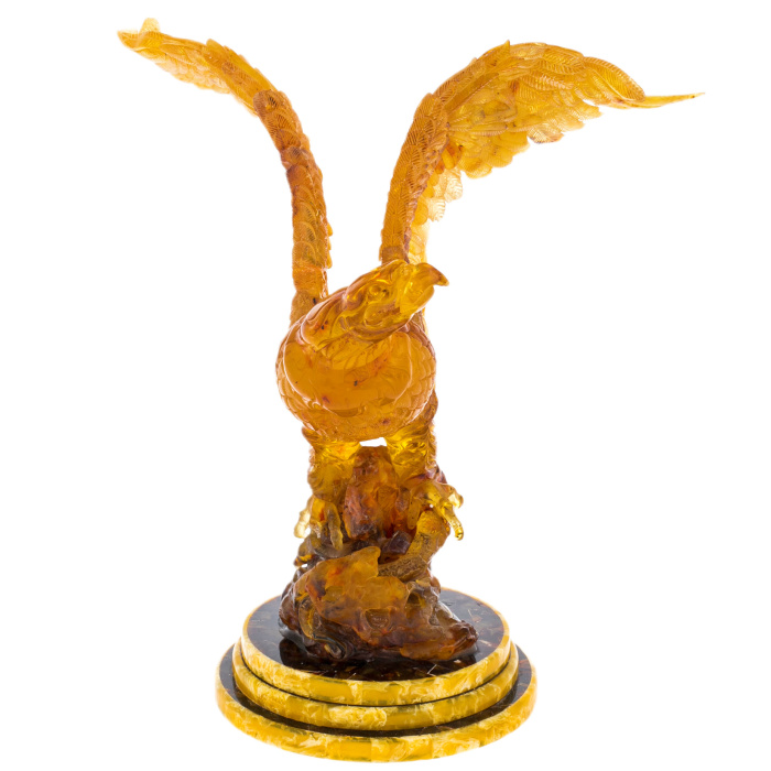 Скульптура из янтаря "Орёл"