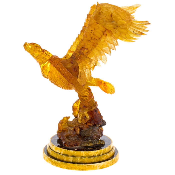 Скульптура из янтаря "Орёл"