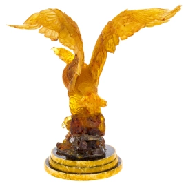 Скульптура из янтаря "Орёл"