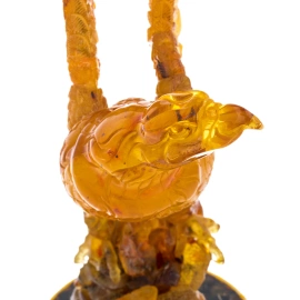 Скульптура из янтаря "Орёл"