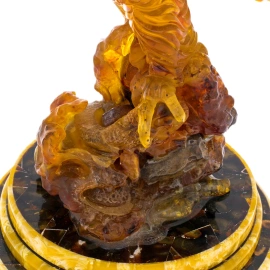 Скульптура из янтаря "Орёл"