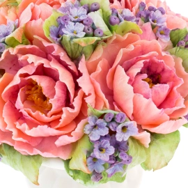 Сувенир из фарфора "Корзина с цветами. Пионы и незабудки" малая