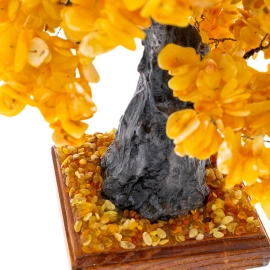 Статуэтка из янтаря "Дуб"