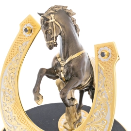 Статуэтка "Конь с попоной" на подставке из долерита, Златоуст