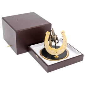 Статуэтка "Конь с попоной" на подставке из долерита, Златоуст